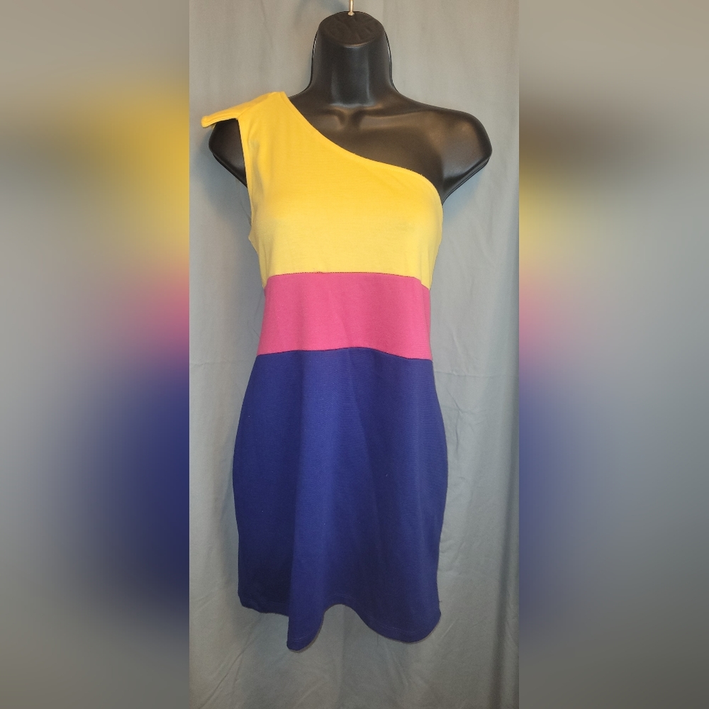 Multicolored dress. One shoulder.